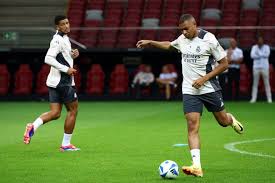 登贝莱通过 登贝莱通过